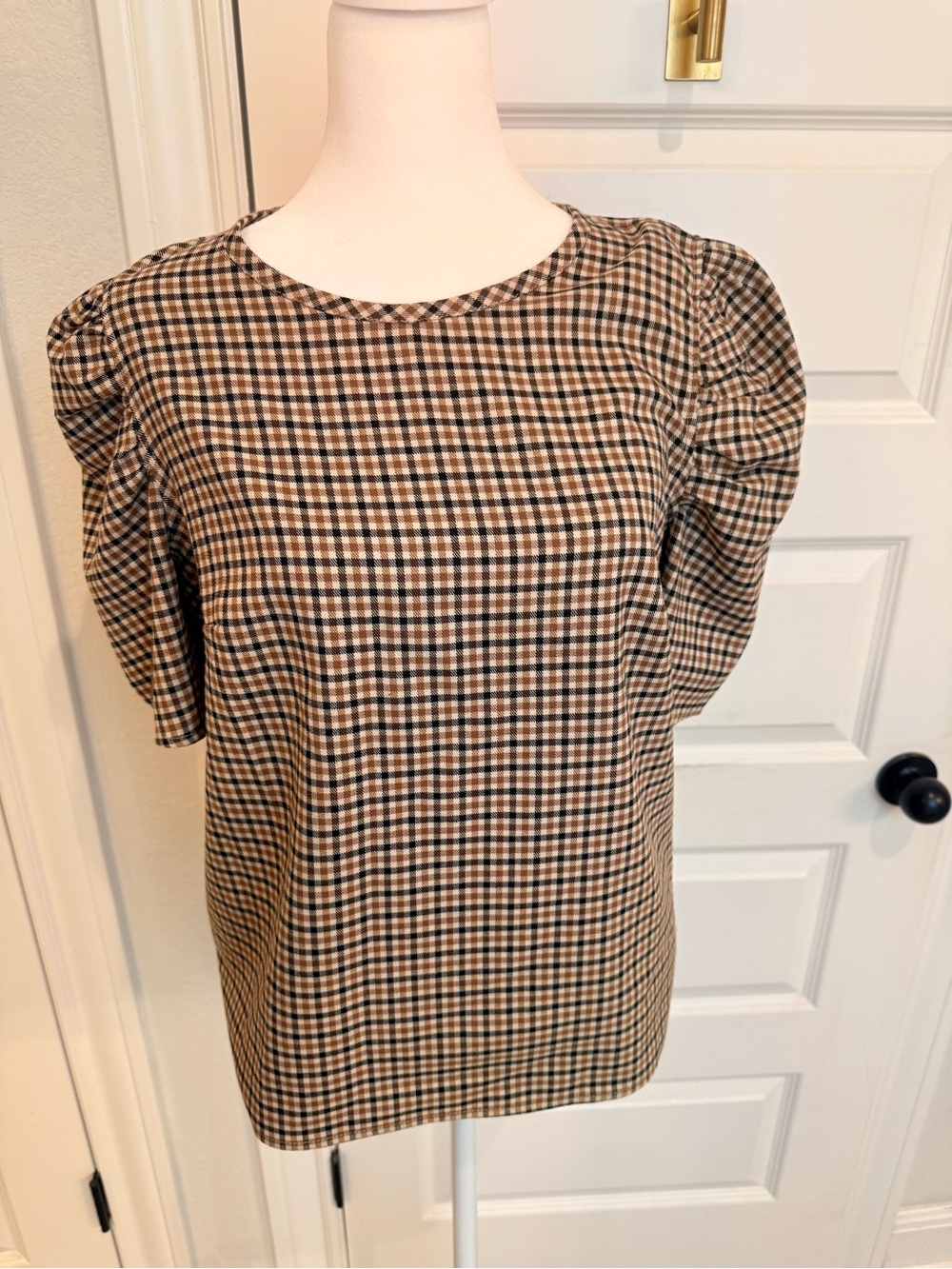 14th & Union Brown Plaid Puff-Sleeve Short Sleeve Top-0001